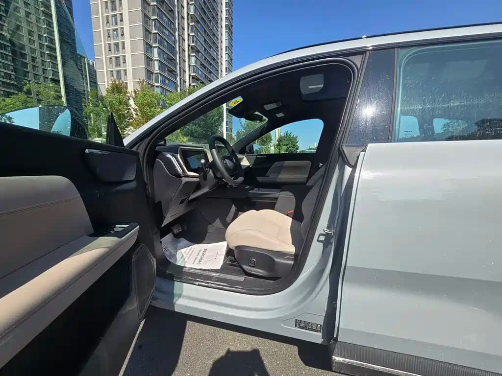Volvo XC70 Plug-in Hybrid 2027 99th Anniversary Gratitude Edition 2WD Core — фото 4