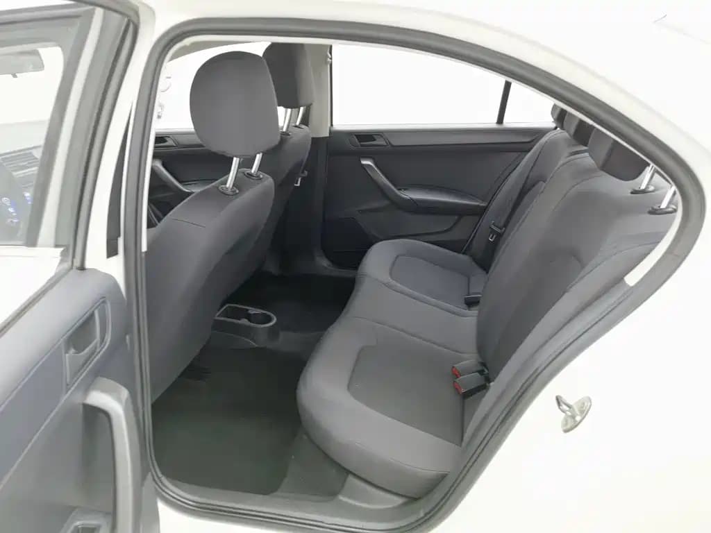 Volkswagen Santana 2013 1.6L Manual Elegant Edition — фото 15