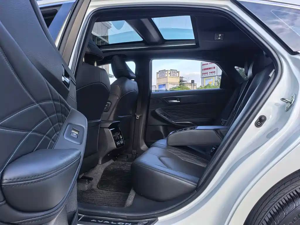 Toyota Avalon 2023 2.5L Touring Premium Edition — фото 15