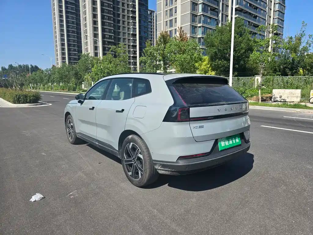 Volvo XC70 Plug-in Hybrid 2027 99th Anniversary Gratitude Edition 2WD Core — фото 7