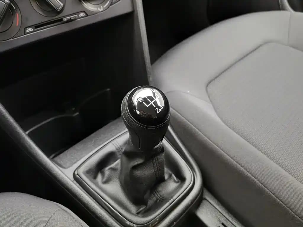 Volkswagen Santana 2013 1.6L Manual Elegant Edition — фото 13