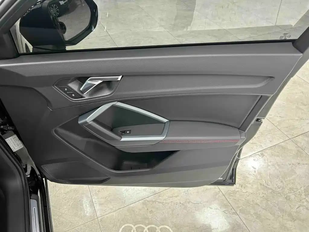Audi Q3 2023 35 TFSI Fashion Dynamic Type (1.4T) — фото 12