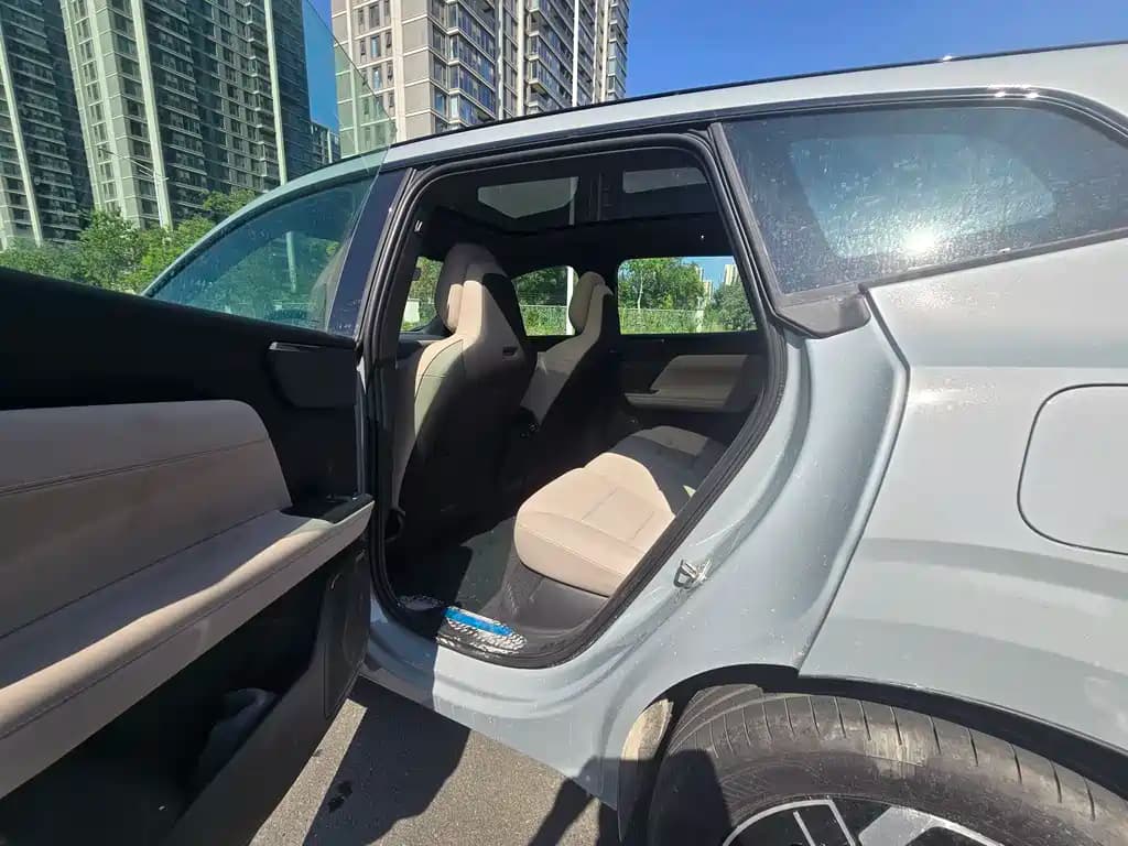 Volvo XC70 Plug-in Hybrid 2027 99th Anniversary Gratitude Edition 2WD Core — фото 6