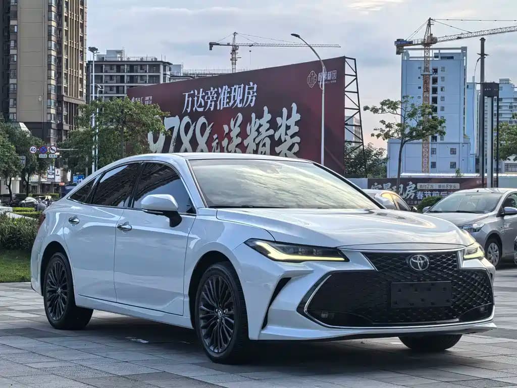 Toyota Avalon 2023 2.5L Touring Premium Edition — фото 4