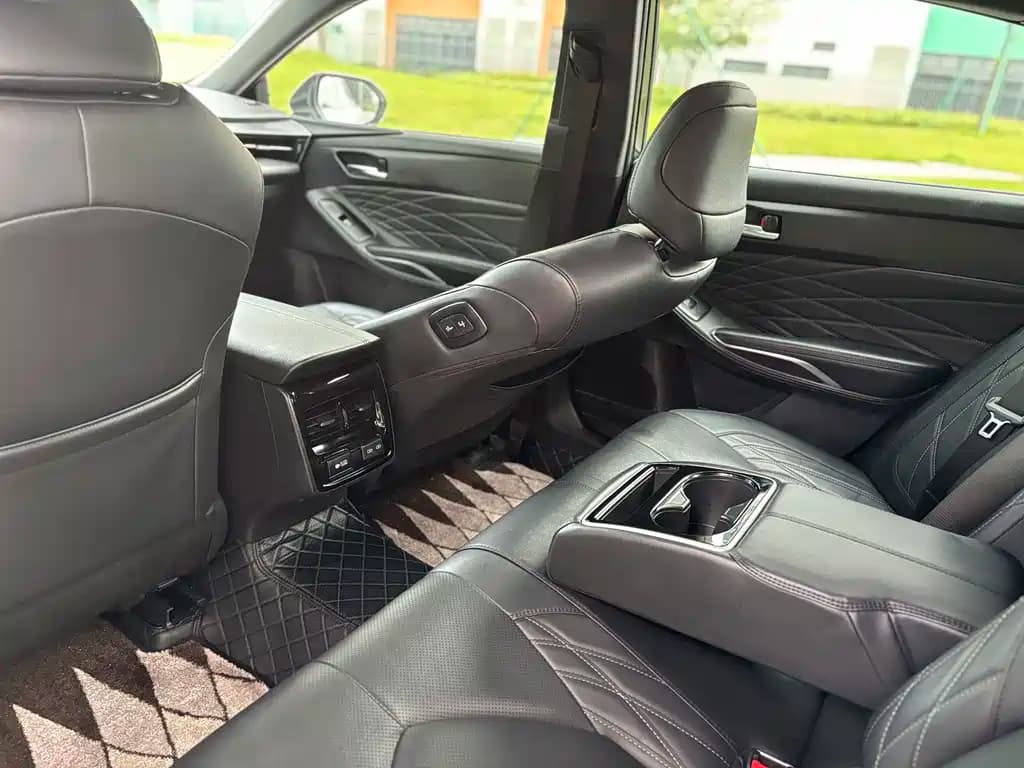 Toyota Avalon 2023 双擎 2.5L 20周年铂金纪念 — фото 17