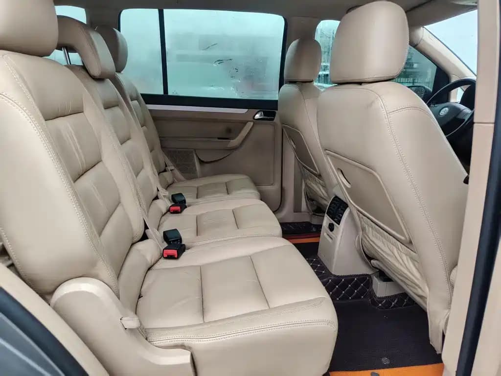 Volkswagen Touran 2011 1.4T DSG Smart Premium Edition 5 seats — фото 9