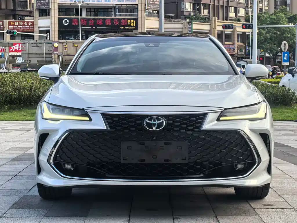 Toyota Avalon 2023 2.5L Touring Premium Edition — фото 3