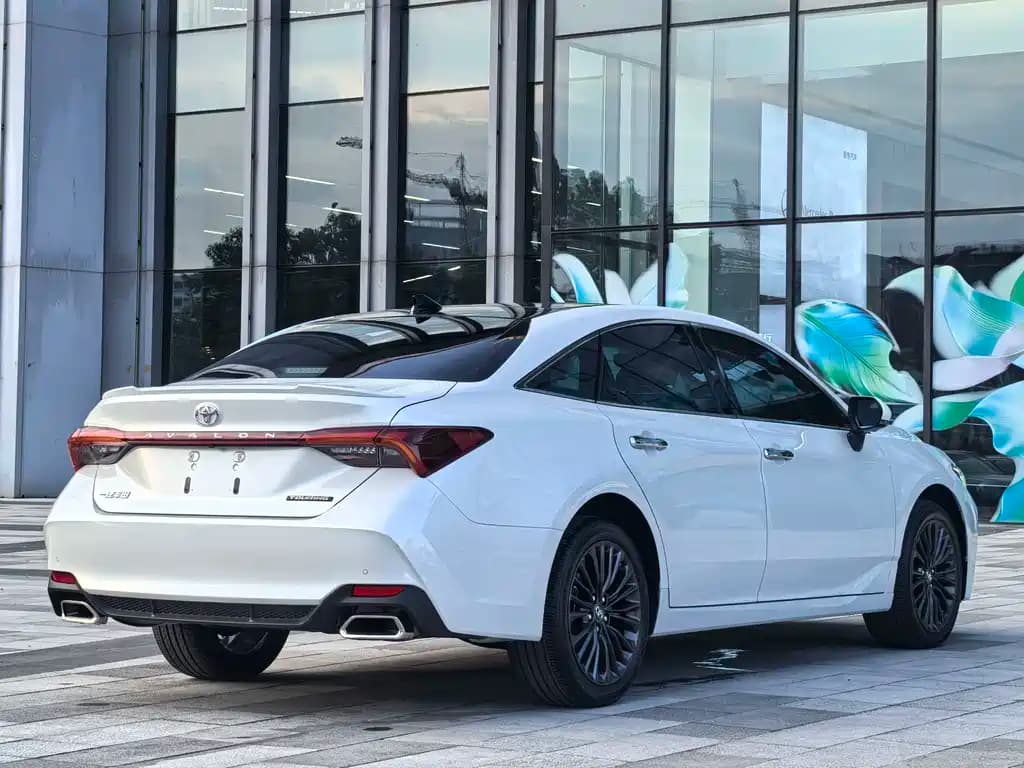 Toyota Avalon 2023 2.5L Touring Premium Edition — фото 7