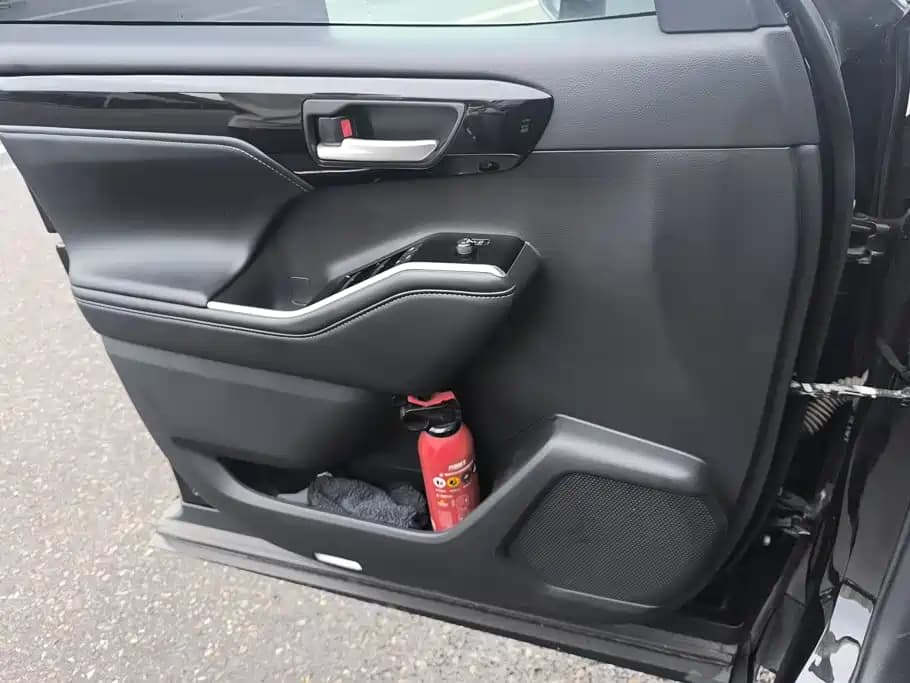 Toyota Highlander 2022 Hybrid 2.5L 4 WD Premium Edition 7 seats — фото 7