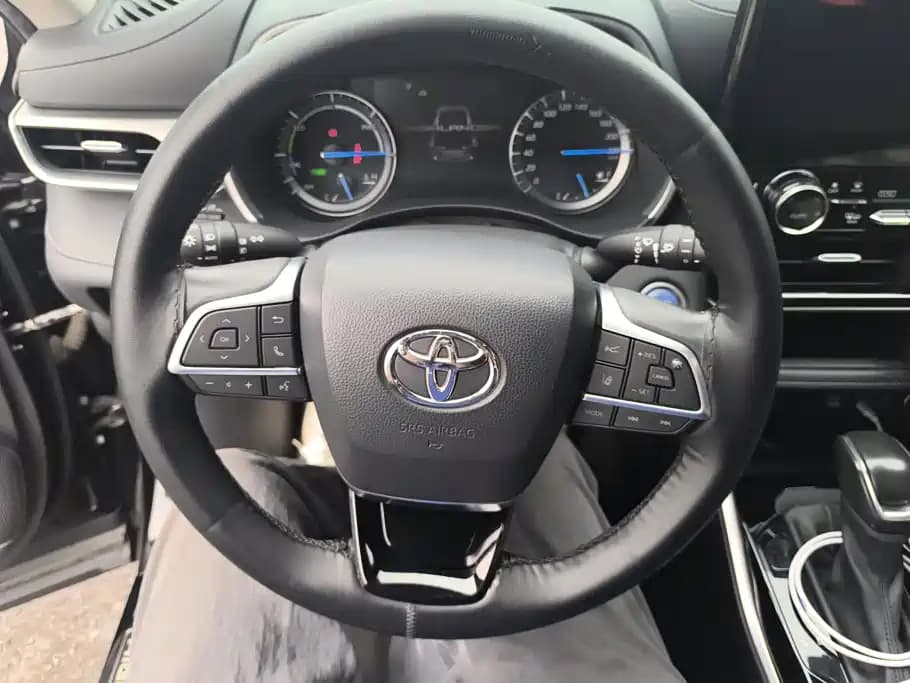 Toyota Highlander 2022 Hybrid 2.5L 4 WD Premium Edition 7 seats — фото 15