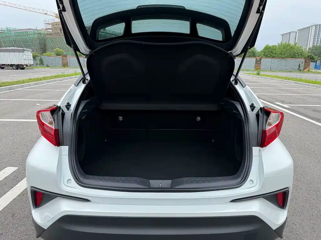 Toyota C-HR 2022 2.0L Leading Edition — фото 19