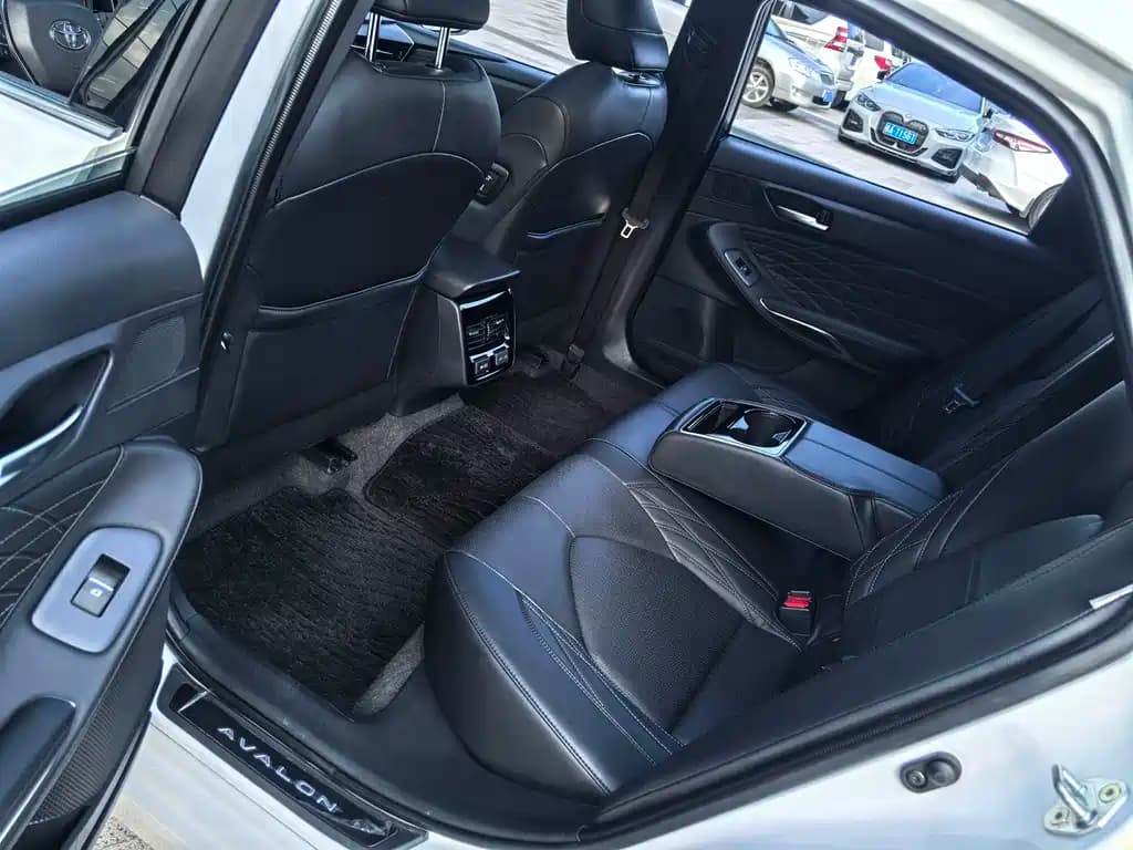Toyota Avalon 2023 2.5L Touring Premium Edition — фото 16