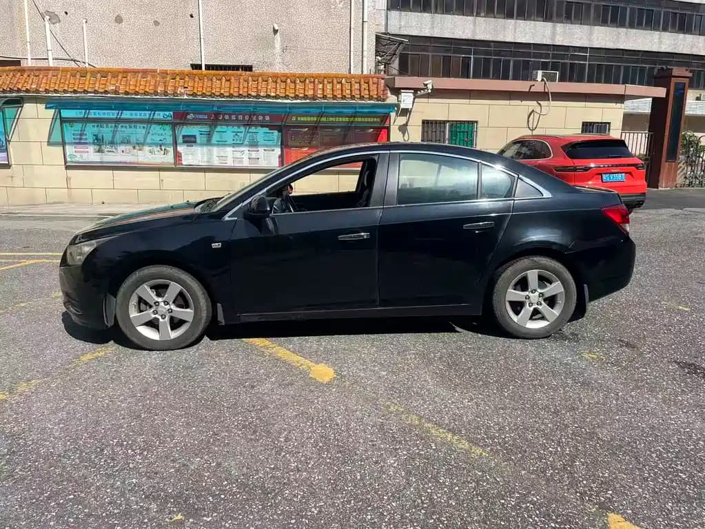 Chevrolet Cruze 2012 1.6L SE MT — фото 8