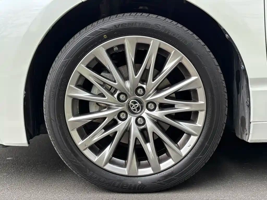 Toyota Avalon 2023 双擎 2.5L 20周年铂金纪念 — фото 18