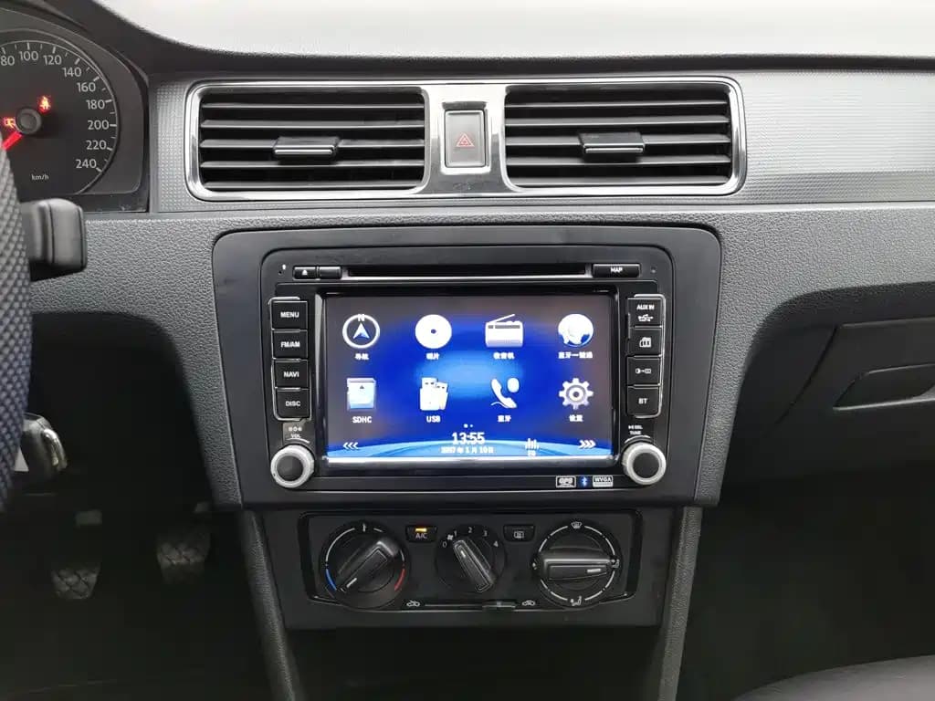 Volkswagen Santana 2013 1.6L Manual Elegant Edition — фото 12