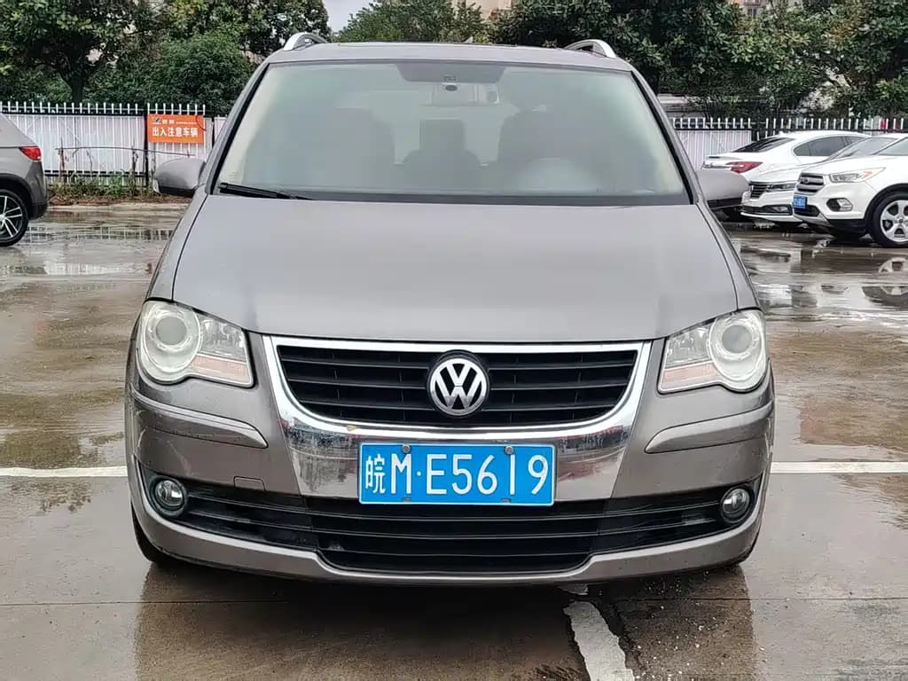 Volkswagen Touran 2011 1.4T DSG Smart Premium Edition 5 seats — фото 2