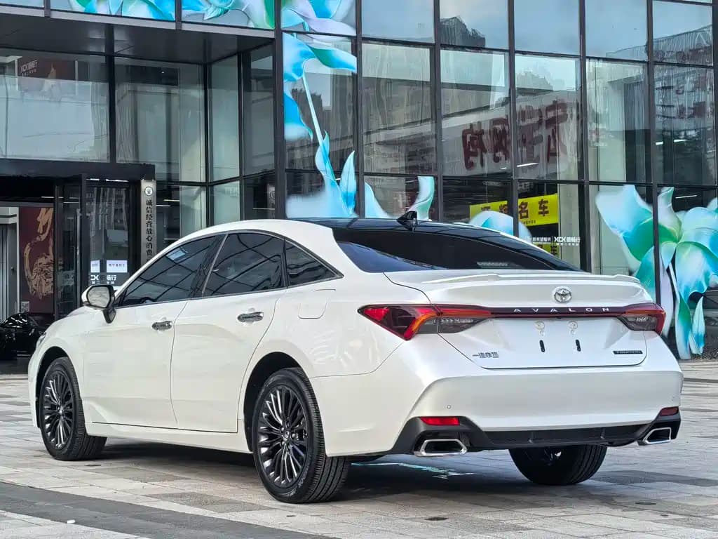 Toyota Avalon 2023 2.5L Touring Premium Edition — фото 5