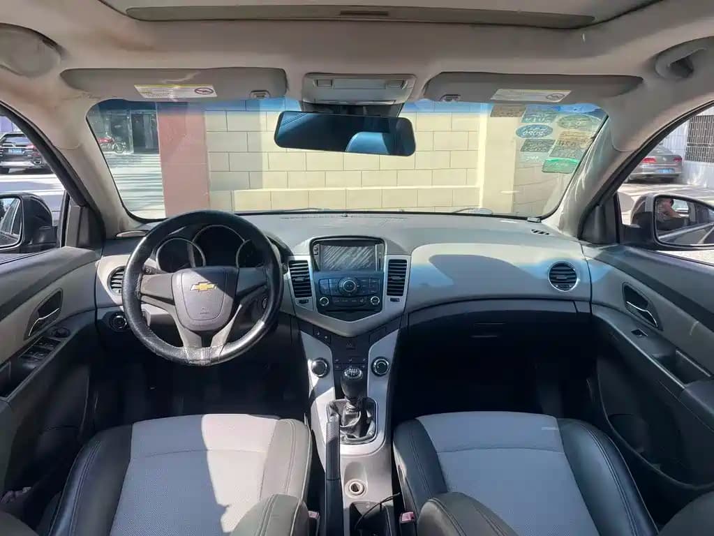 Chevrolet Cruze 2012 1.6L SE MT — фото 10