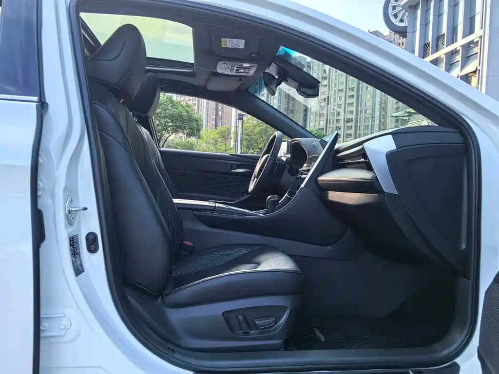 Toyota Avalon 2023 2.5L Touring Premium Edition — фото 11