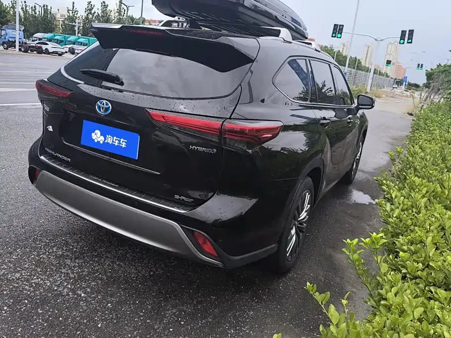 Toyota Highlander 2022 Hybrid 2.5L 4 WD Premium Edition 7 seats — фото 3
