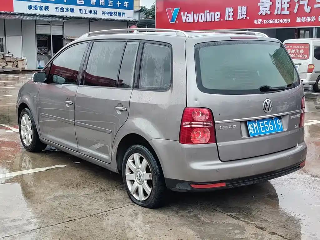 Volkswagen Touran 2011 1.4T DSG Smart Premium Edition 5 seats — фото 7