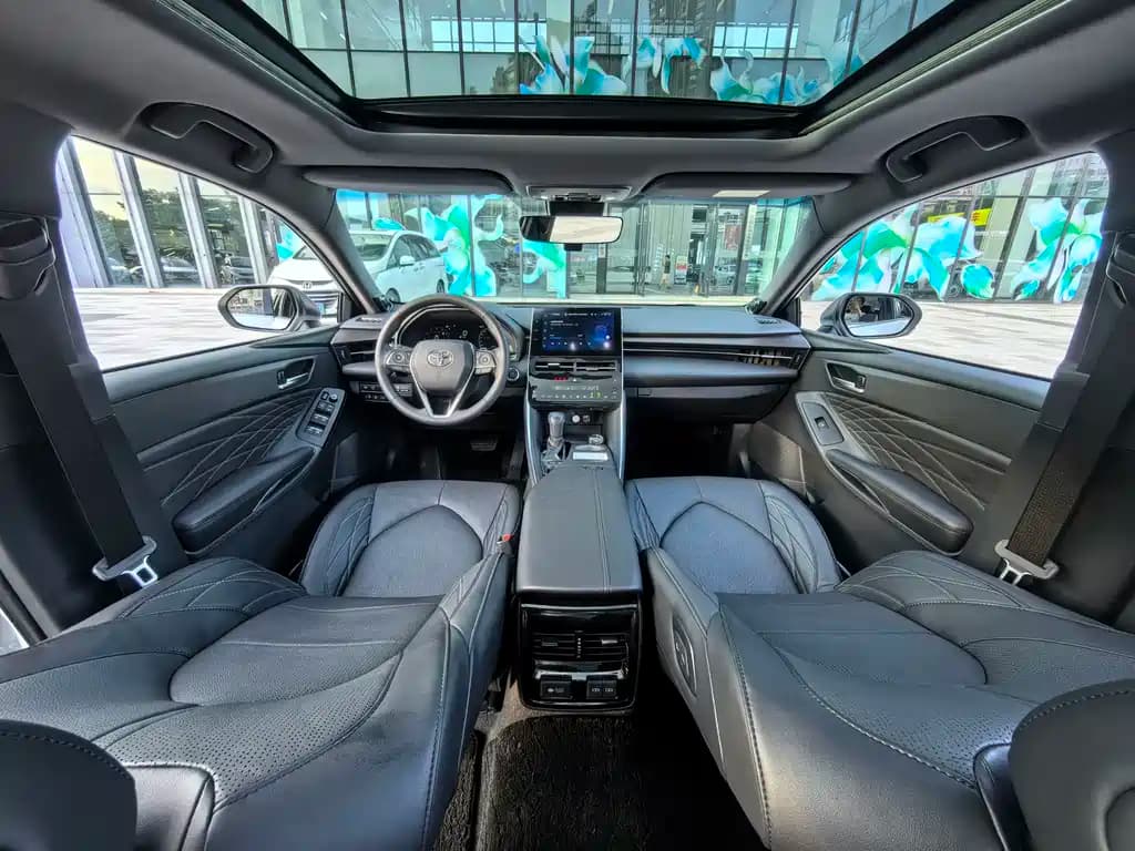 Toyota Avalon 2023 2.5L Touring Premium Edition — фото 18