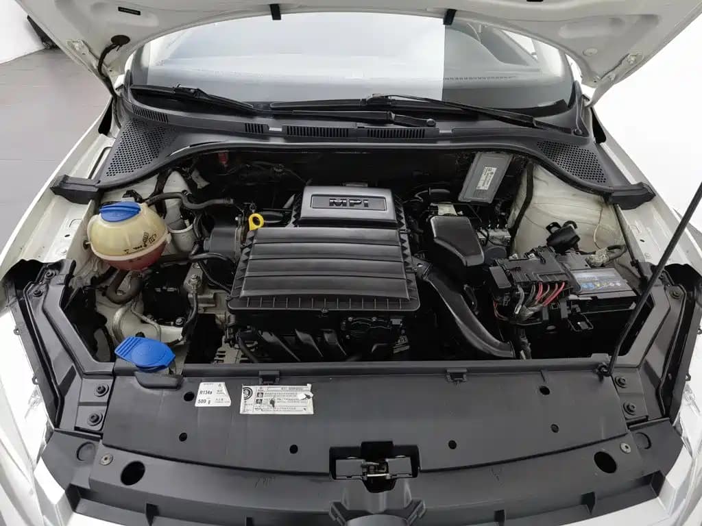 Volkswagen Santana 2013 1.6L Manual Elegant Edition — фото 6