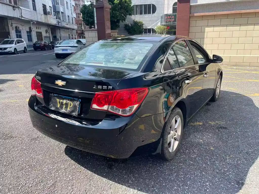 Chevrolet Cruze 2012 1.6L SE MT — фото 5