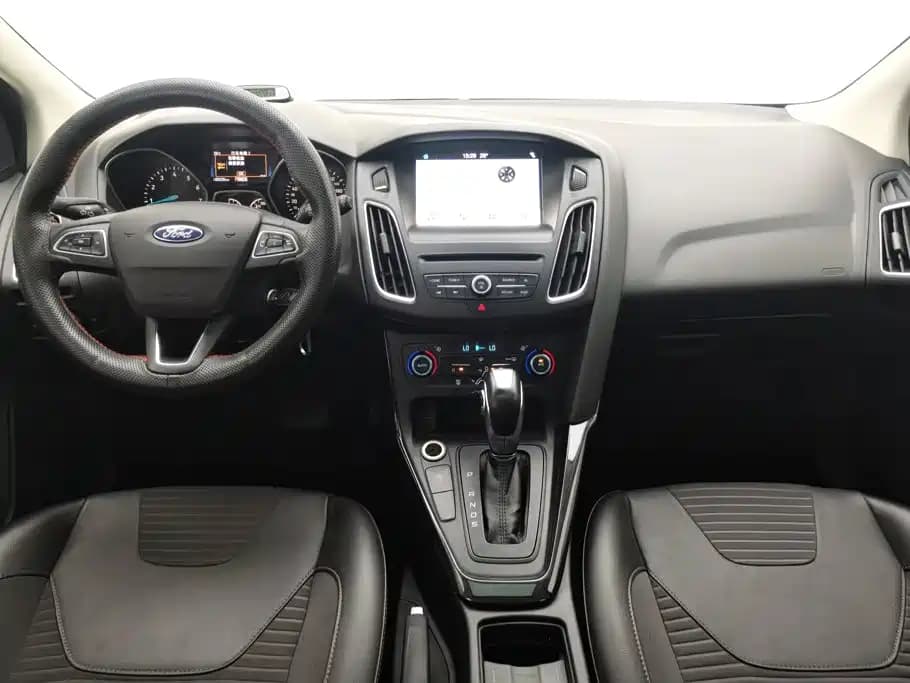 Ford Focus 2015 Hatchback EcoBoost 180 Auto Elite Type — фото 12