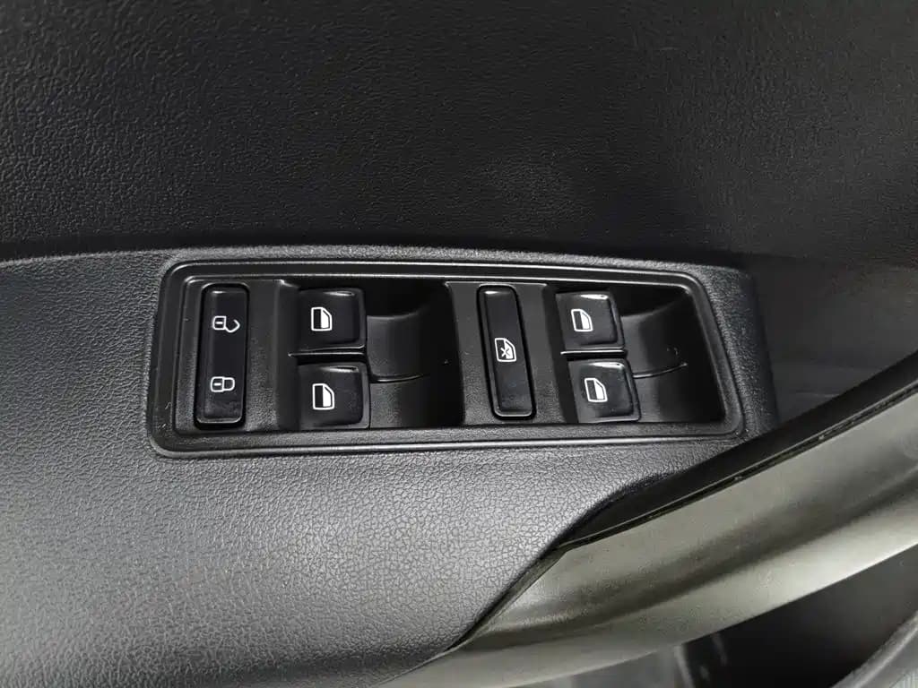 Volkswagen Santana 2013 1.6L Manual Elegant Edition — фото 9