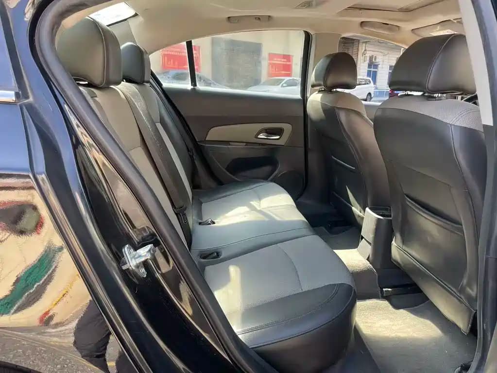 Chevrolet Cruze 2012 1.6L SE MT — фото 11