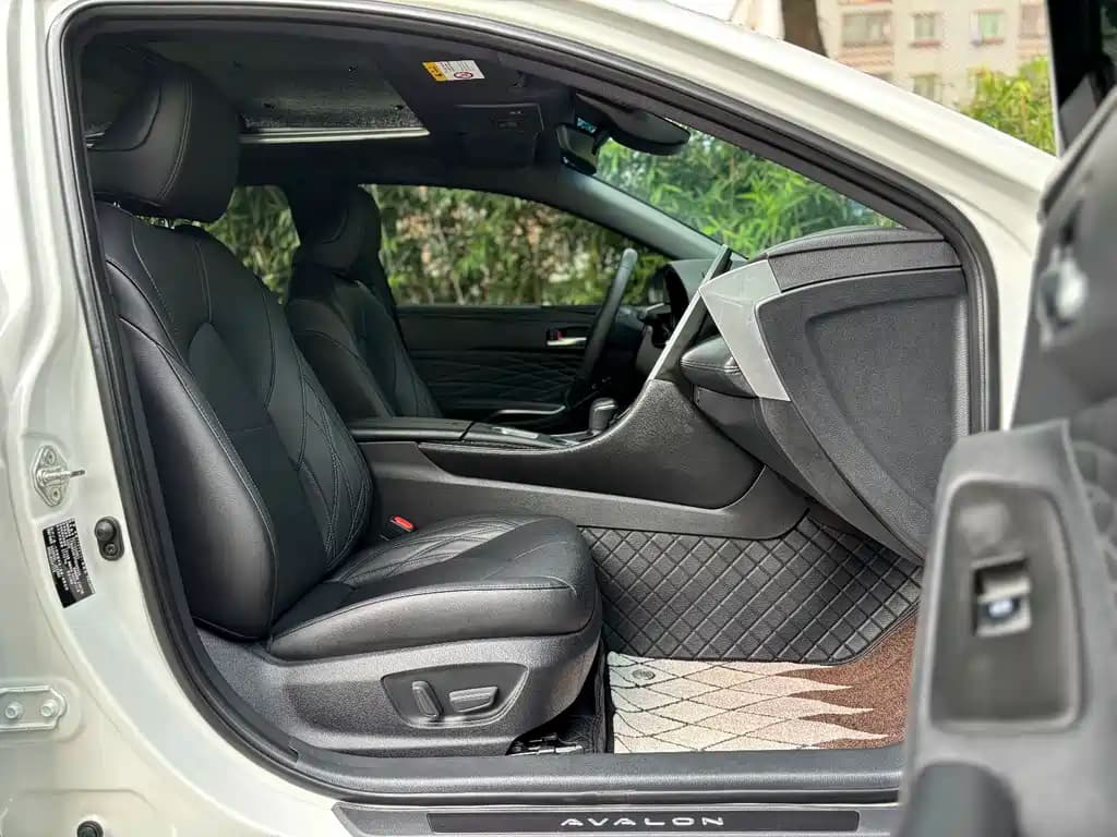 Toyota Avalon 2023 双擎 2.5L 20周年铂金纪念 — фото 10
