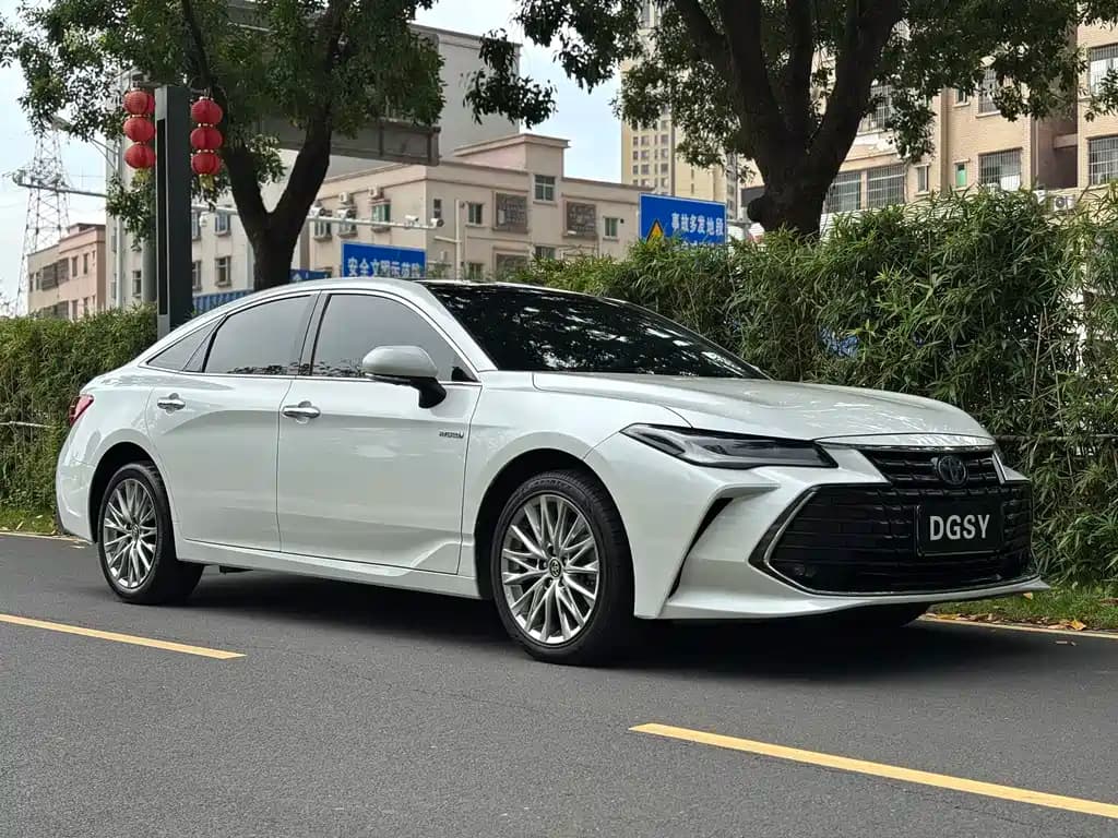 Toyota Avalon 2023 双擎 2.5L 20周年铂金纪念 — фото 3