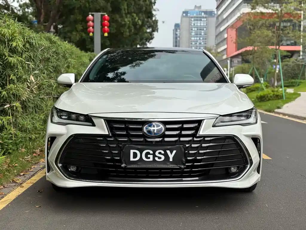 Toyota Avalon 2023 双擎 2.5L 20周年铂金纪念 — фото 2