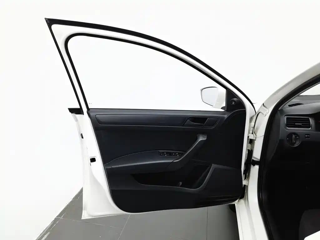 Volkswagen Santana 2013 1.6L Manual Elegant Edition — фото 8
