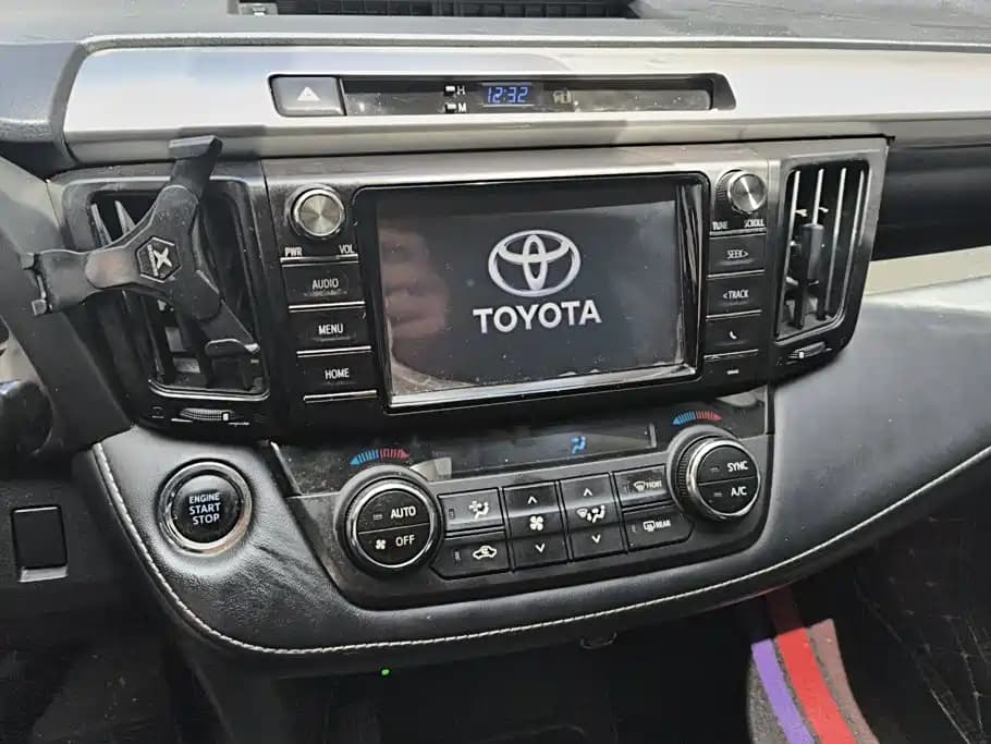 Toyota RAV4 2016 2.0L CVT 2 WD Elegant Edition China V — фото 13