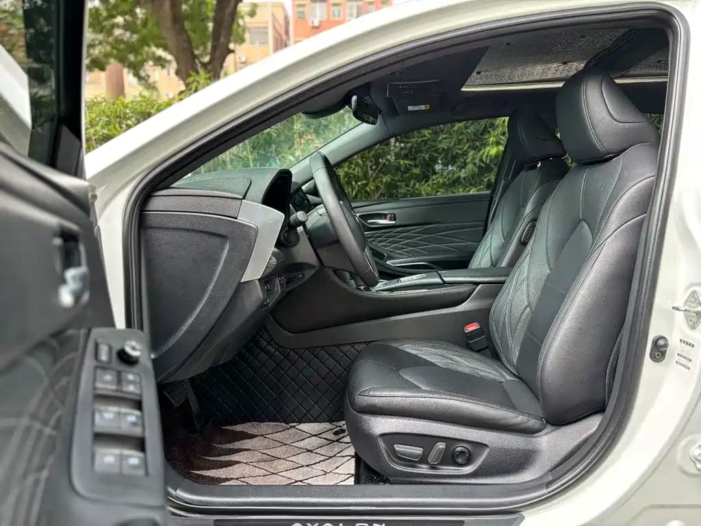 Toyota Avalon 2023 双擎 2.5L 20周年铂金纪念 — фото 9