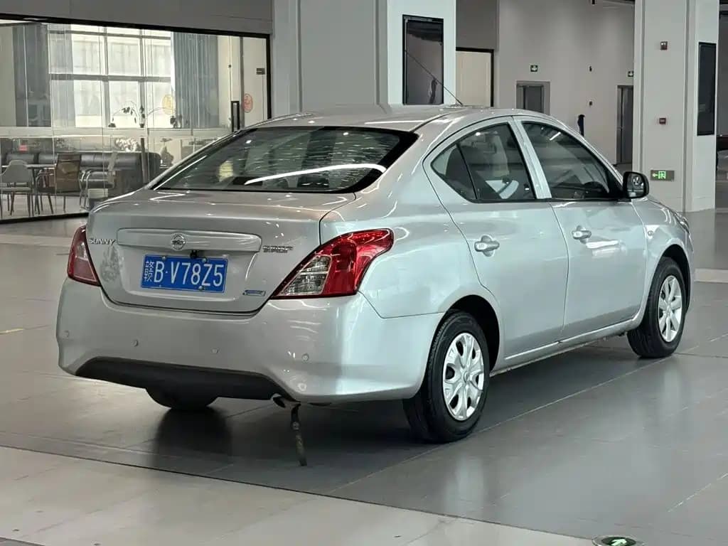 Nissan Sunny 2015 1.5 XE Manual Comfort Edition — фото 7