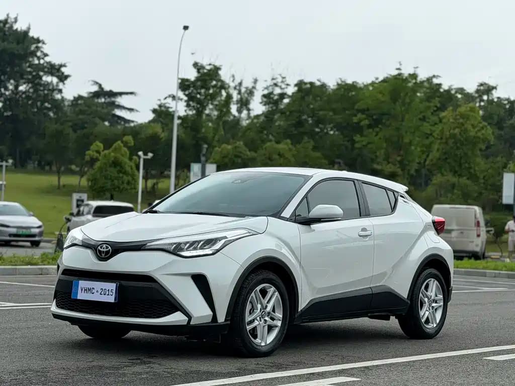 Toyota C-HR 2022 2.0L Leading Edition — фото 1