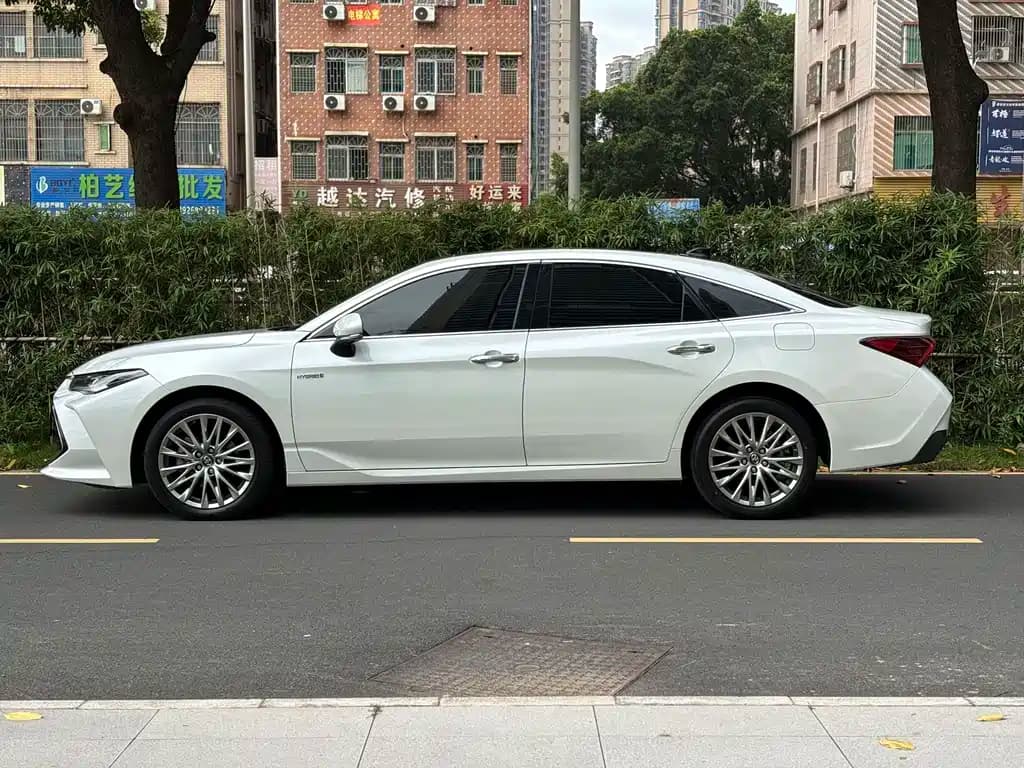 Toyota Avalon 2023 双擎 2.5L 20周年铂金纪念 — фото 5