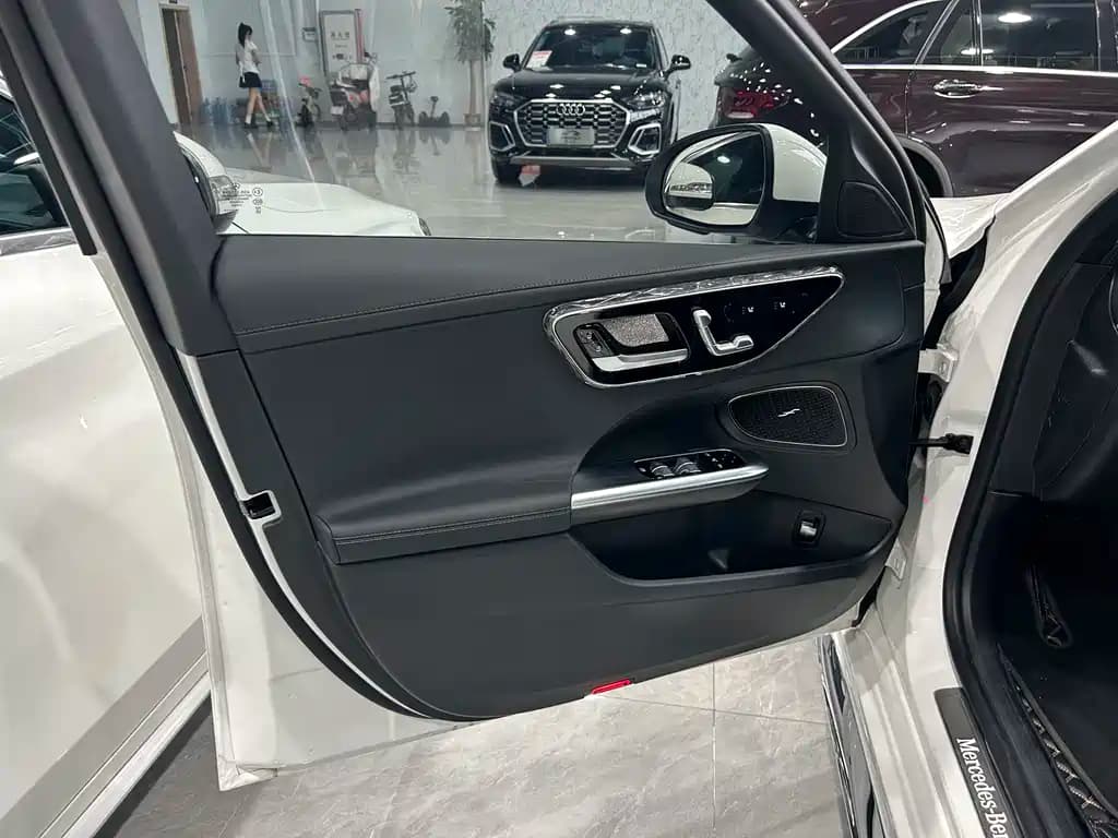 Mercedes-Benz C-Class 2024 Facelift 3 C 260 L Sport Edition — фото 10