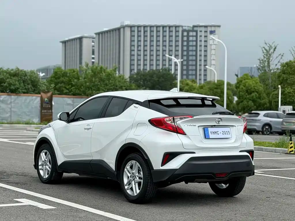 Toyota C-HR 2022 2.0L Leading Edition — фото 16