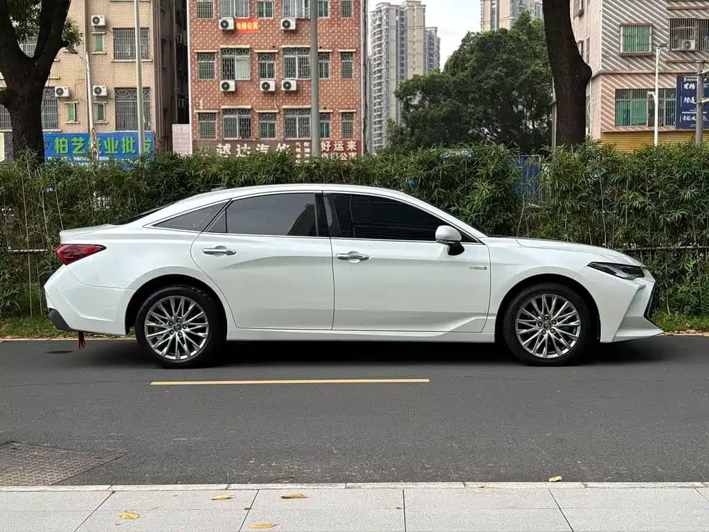 Toyota Avalon 2023 双擎 2.5L 20周年铂金纪念 — фото 4