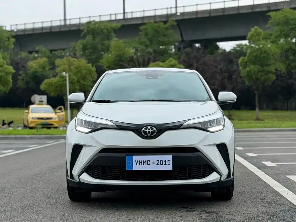Toyota C-HR 2022 2.0L Leading Edition — фото 2