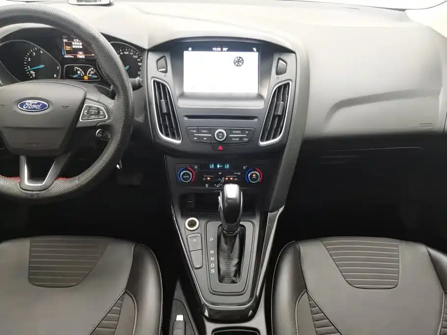 Ford Focus 2015 Hatchback EcoBoost 180 Auto Elite Type — фото 16