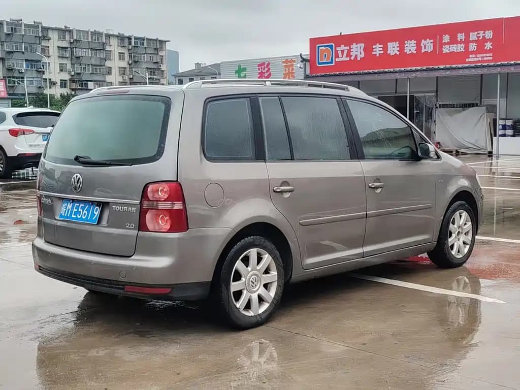 Volkswagen Touran 2011 1.4T DSG Smart Premium Edition 5 seats — фото 4