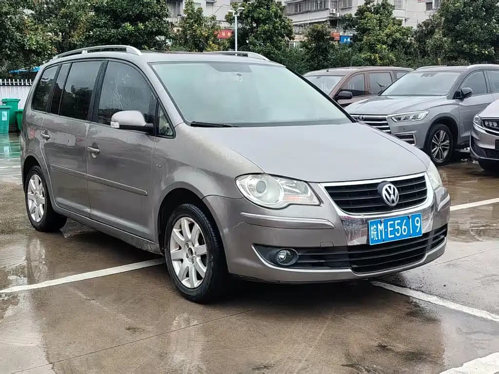 Volkswagen Touran 2011 1.4T DSG Smart Premium Edition 5 seats — фото 1