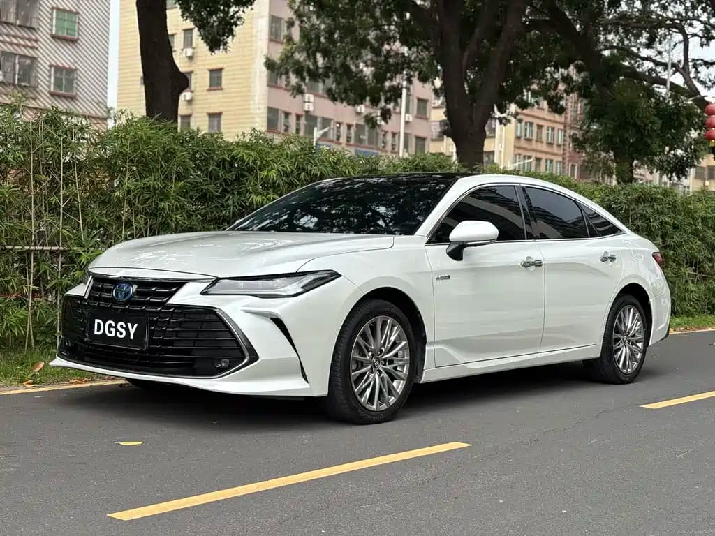 Toyota Avalon 2023 双擎 2.5L 20周年铂金纪念 — фото 1