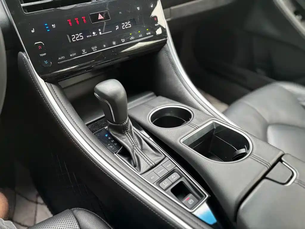 Toyota Avalon 2023 双擎 2.5L 20周年铂金纪念 — фото 12