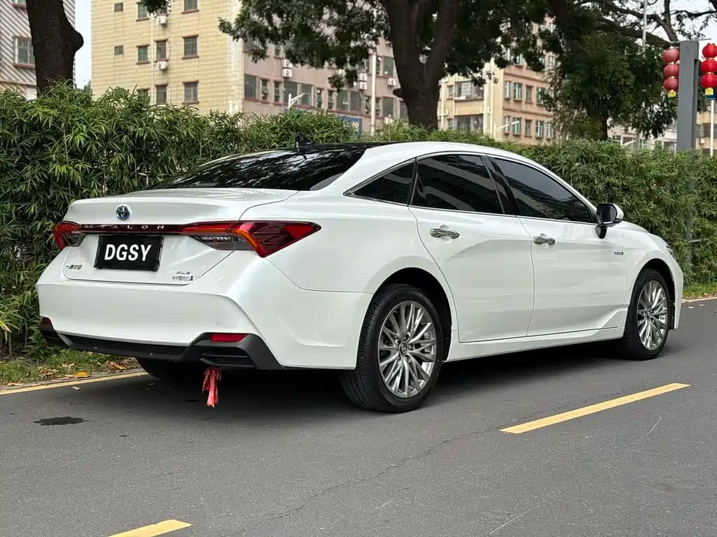 Toyota Avalon 2023 双擎 2.5L 20周年铂金纪念 — фото 8